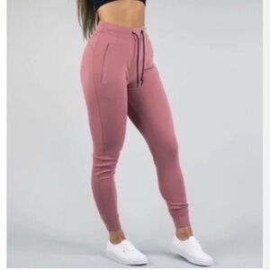 Alphalete Essential Jogger